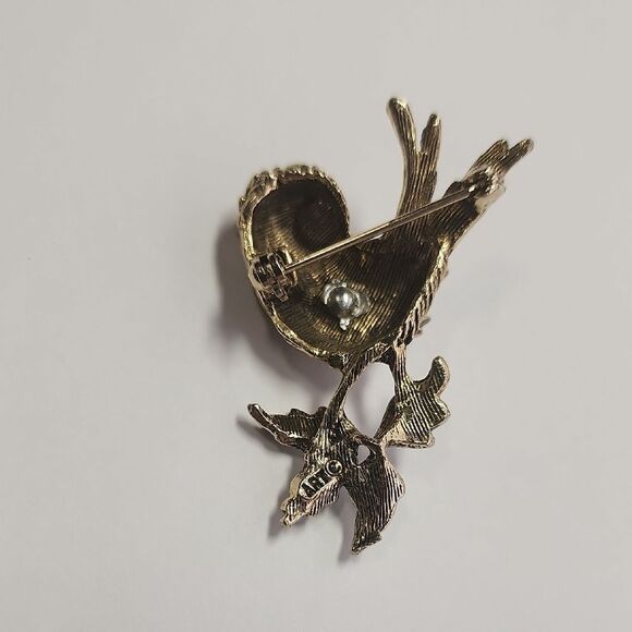 ART Gold Vintage Bird Brooch with Intricate Feather Design - Picture 2 of 4